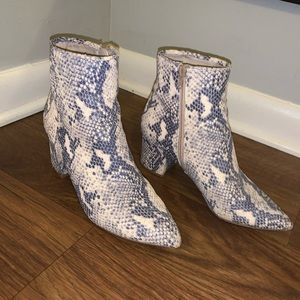 Snake skin Steve Madden booties. Size 8